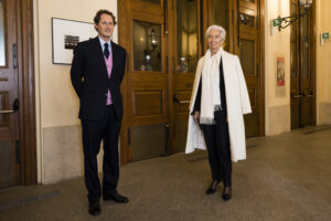 Foto di John Elkann (Fondazione Agnelli) e Christine Lagarde.