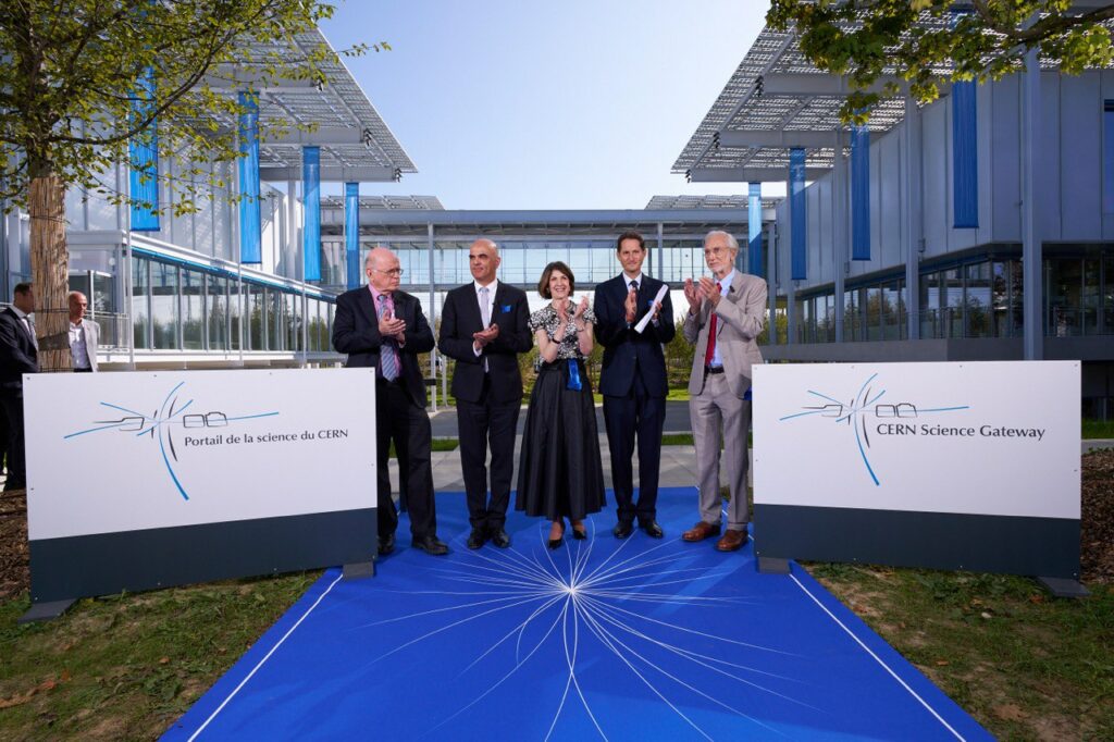Foto dell'inaugurazione del CERN Science Gateway