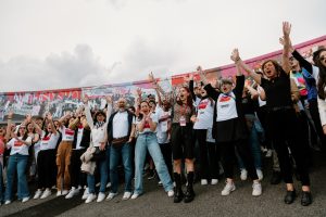Foto di gruppo dei partecipanti al festival Controcorrente Controcultura.