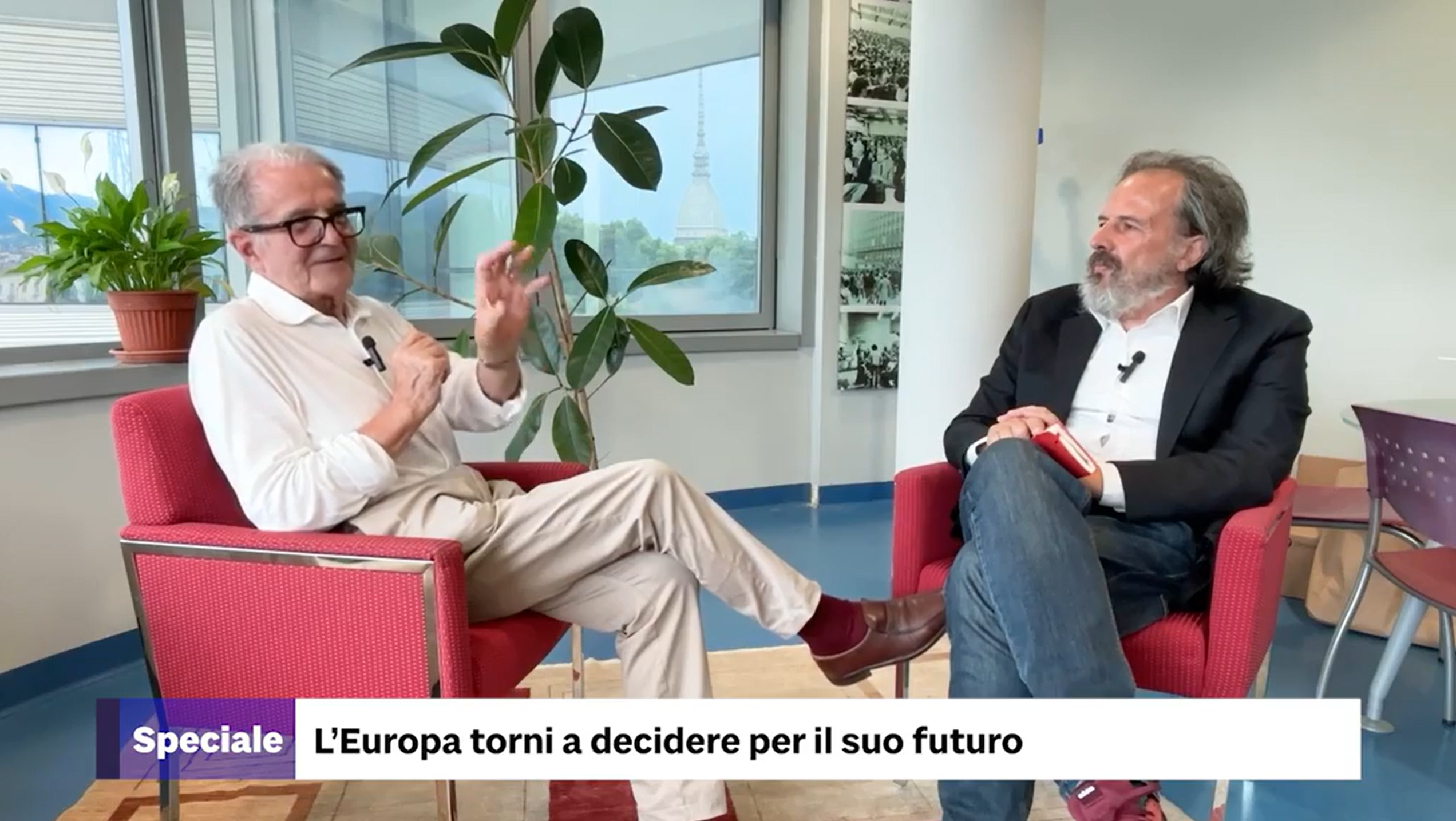 Foto dell'intervista di Romano Prodi con il giornalista Luca Benecchi, Sole 24 Ore